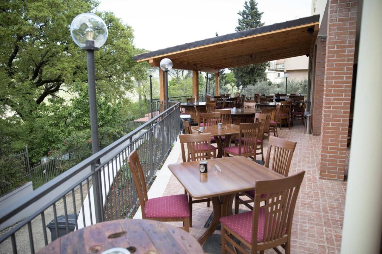 Divino Bistrot E Relais 호텔 Lenola 외부 사진